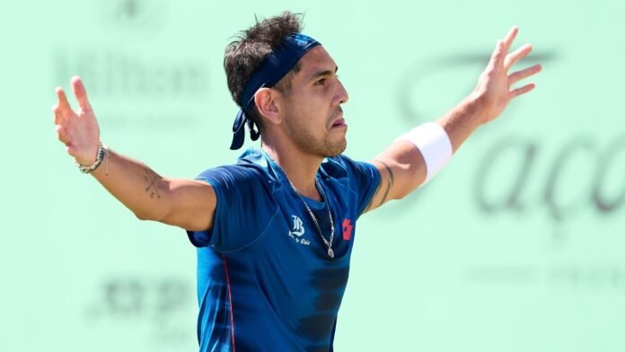 Alejandro Tabilo becomes 1st Chilean man to win grass-court title in Open era