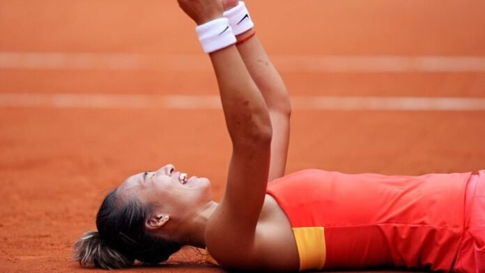Qinwen Zheng wins China's first-ever gold in tennis singles