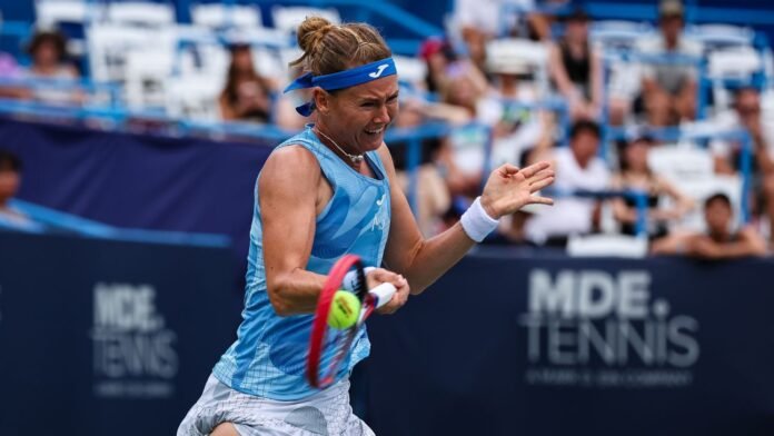 Marie Bouzkova rallies to upset No. 1 Aryna Sabalenka at DC Open