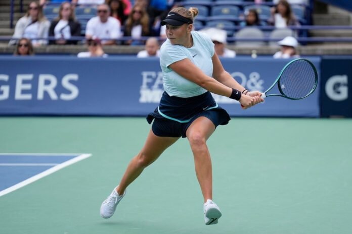 Amanda Anisimova beats Emma Navarro to reach title match in Toronto