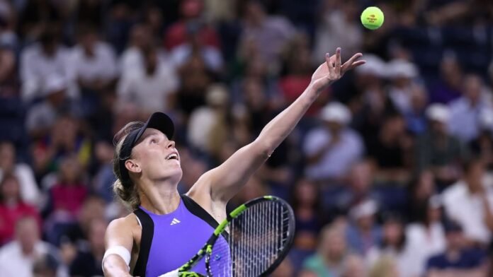 Caroline Wozniacki's unbelievably rigid serving pattern is no secret -- and it works