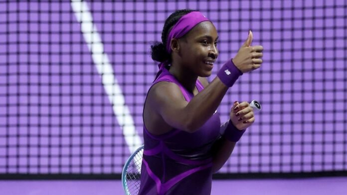 Coco Gauff defeats Iga Swiatek to reach semifinals of WTA Finals