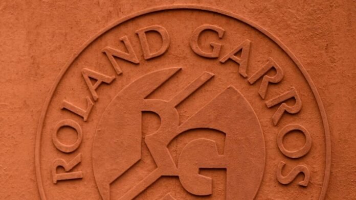 Ex-champions Henin, Agassi to present French Open trophies