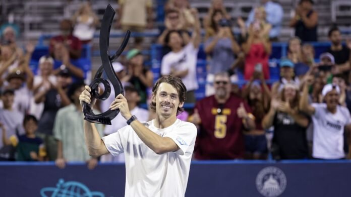 'Lucky' Alex De Minaur saves 3 match points to win DC Open