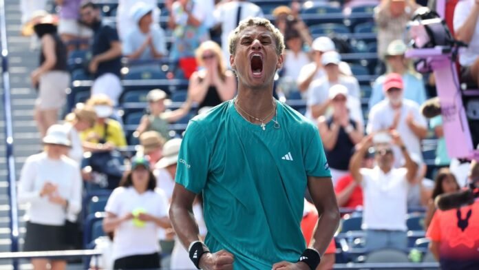 Canadian Gabriel Diallo reaches 3rd round in Toronto